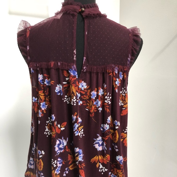 MAKE ME AN OFER! Flower and lace sleeveless blouse - Picture 5 of 7